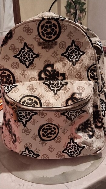 Guess sırt çantası 