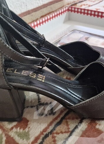 Platin Kalın Topuklu Stiletto