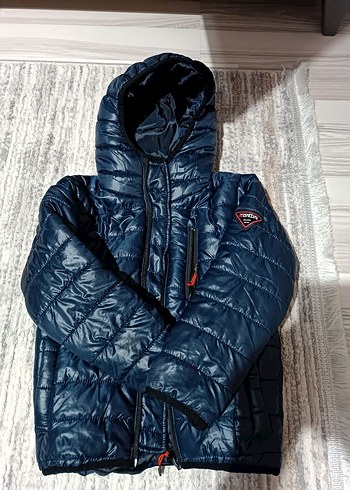 Koyu Mavi Kapüşonlu Erkek Çocuk Mont