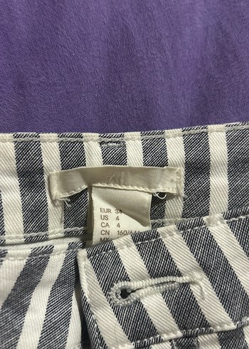 H&M Düğmeli Gri Çizgili Mini Kot Şort