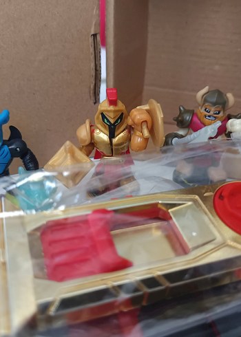 AKEDO
 Figür + Dövüştürücü - Görsel 12