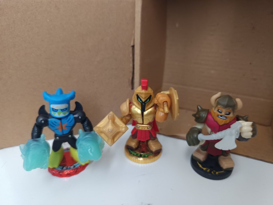 AKEDO
 Figür + Dövüştürücü - Görsel 4