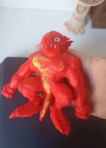 Kırmızı ve Gri Canavar Uzayan Adamlar - Görsel 2