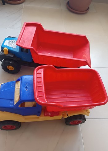 Renkli Plastik Oyuncak Kamyonlar - Görsel 2