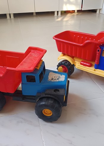 Renkli Plastik Oyuncak Kamyonlar - Görsel 4