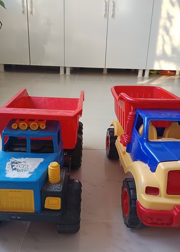 Renkli Plastik Oyuncak Kamyonlar - Görsel 3