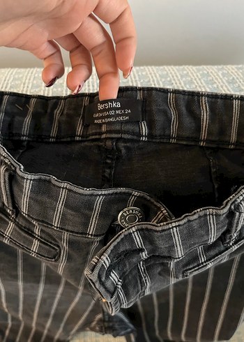 Düğmeli Siyah Çizgili Kadın Jean - Görsel 4