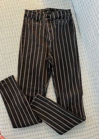 Düğmeli Siyah Çizgili Kadın Jean - Görsel 3