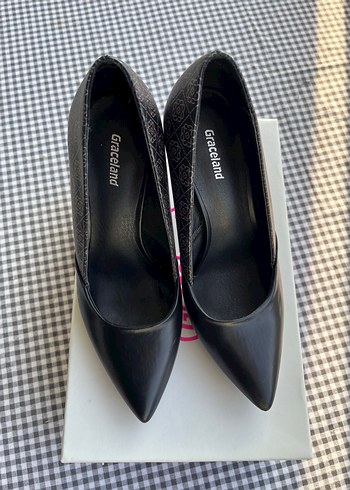 Desenli Tokalı Siyah Kalın Topuklu Stiletto - Görsel 4