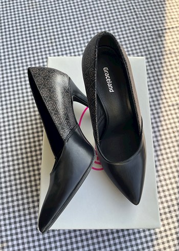 Desenli Tokalı Siyah Kalın Topuklu Stiletto - Görsel 3