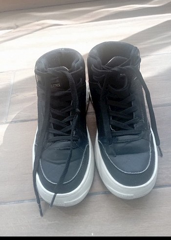 Jump Siyah Beyaz Bagcikli Ayakkabi