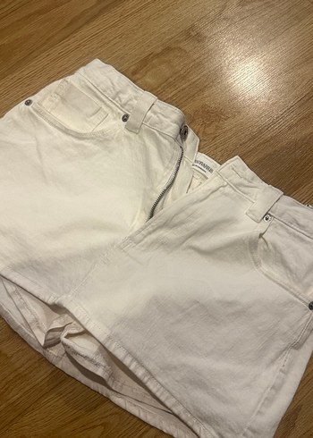 Stradivarius Beyaz Mini Kot Şort Kadın - Görsel 4