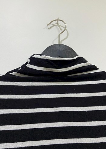 Siyah Gri Çizgili Pliseli Balıkçı Yaka Triko - Görsel 2