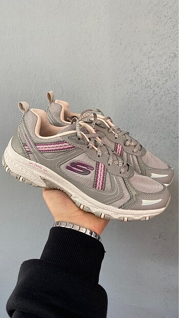 Skechers
