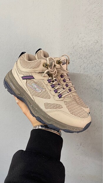 Skechers