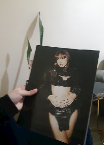 BLACKPINK Solo Lisa dergisi - Görsel 3