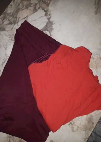 Kızlar için Gevşek Kesim Kırmızı Tişört ve Bordo Şort - Görsel 5