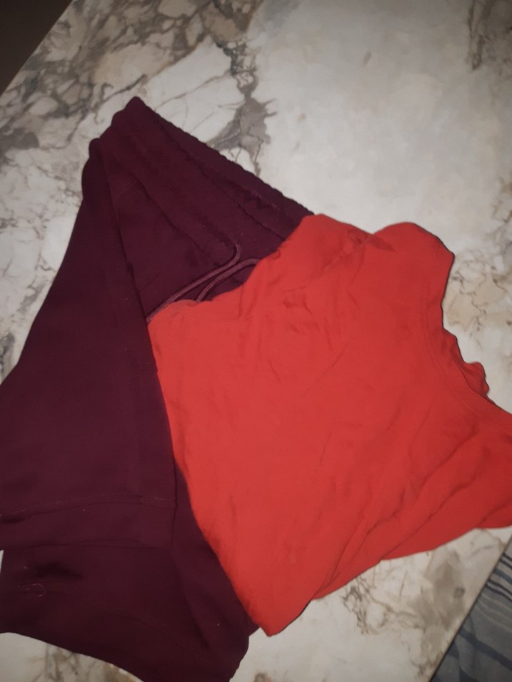 Kızlar için Gevşek Kesim Kırmızı Tişört ve Bordo Şort - Görsel 5