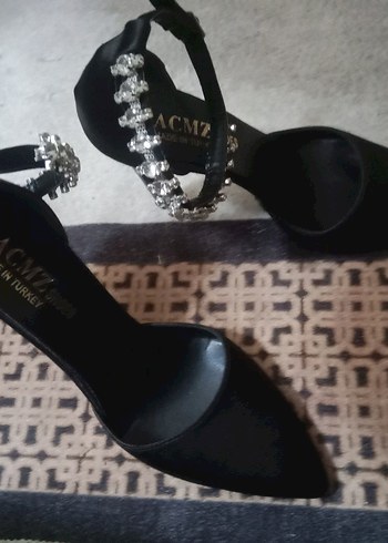 Diğer Siyah Parlak Yılan Desenli Tokalı Stiletto