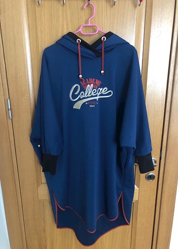 Mavi Kapüşonlu Uzun Kollu Sweatshirt