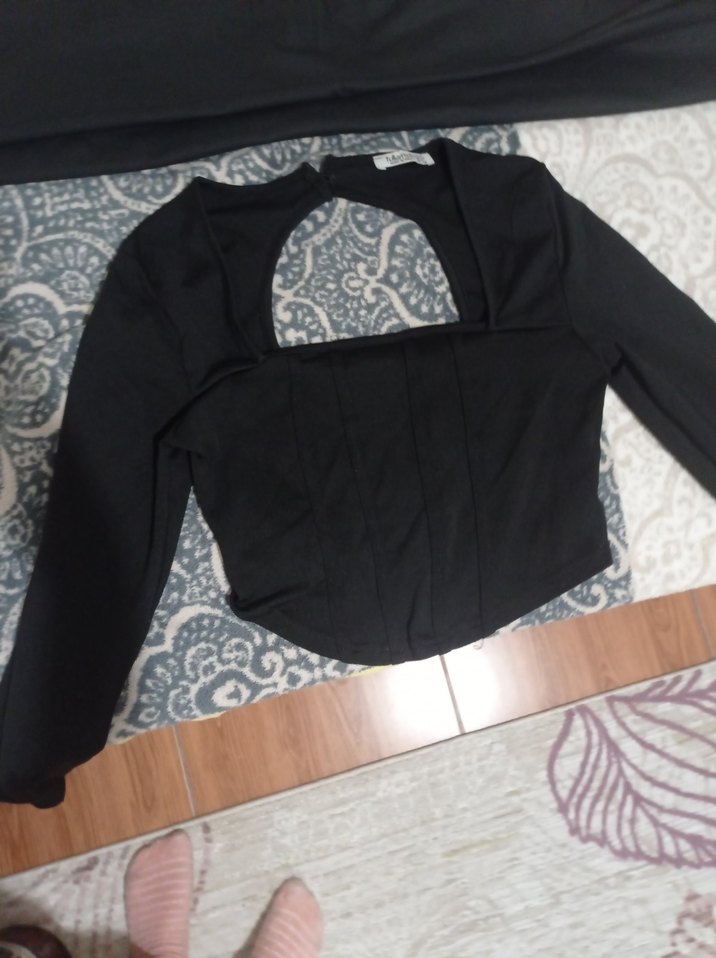 V Yaka Siyah Mini Gotik Bluz - Görsel 3