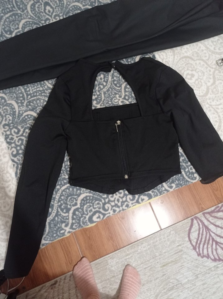 V Yaka Siyah Mini Gotik Bluz - Görsel 4