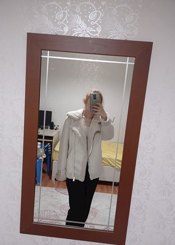 Beyaz içi peluş mont - Görsel 3