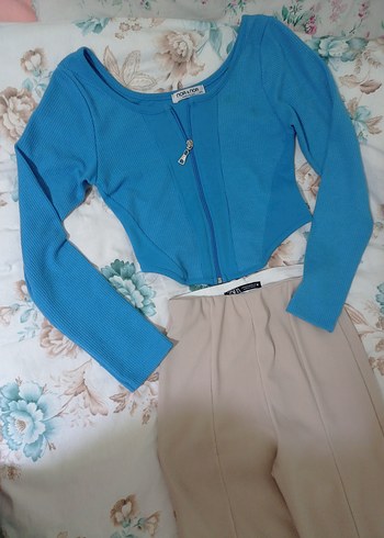 Mavi V Yaka Fermuarlı Crop Bluz - Görsel 2