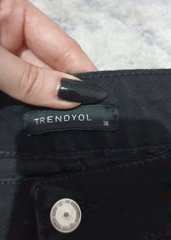 Trendyol Paça Detaylı Siyah Pantolon - Görsel 6