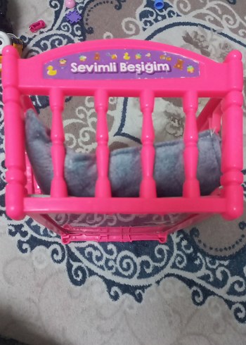 Beden Pembe Bebek Beşiği Gri Yumuşak Minderli