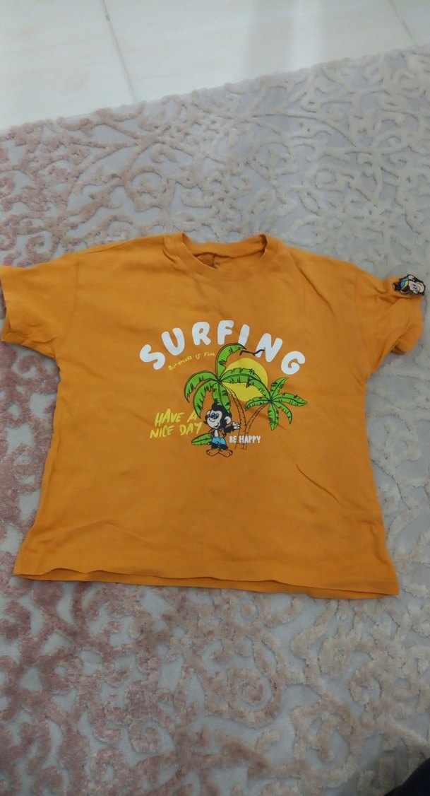 Sarı Baskılı Düğmeli Erkek Tişört - Görsel 2