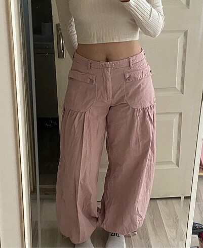 Pembe pantolon