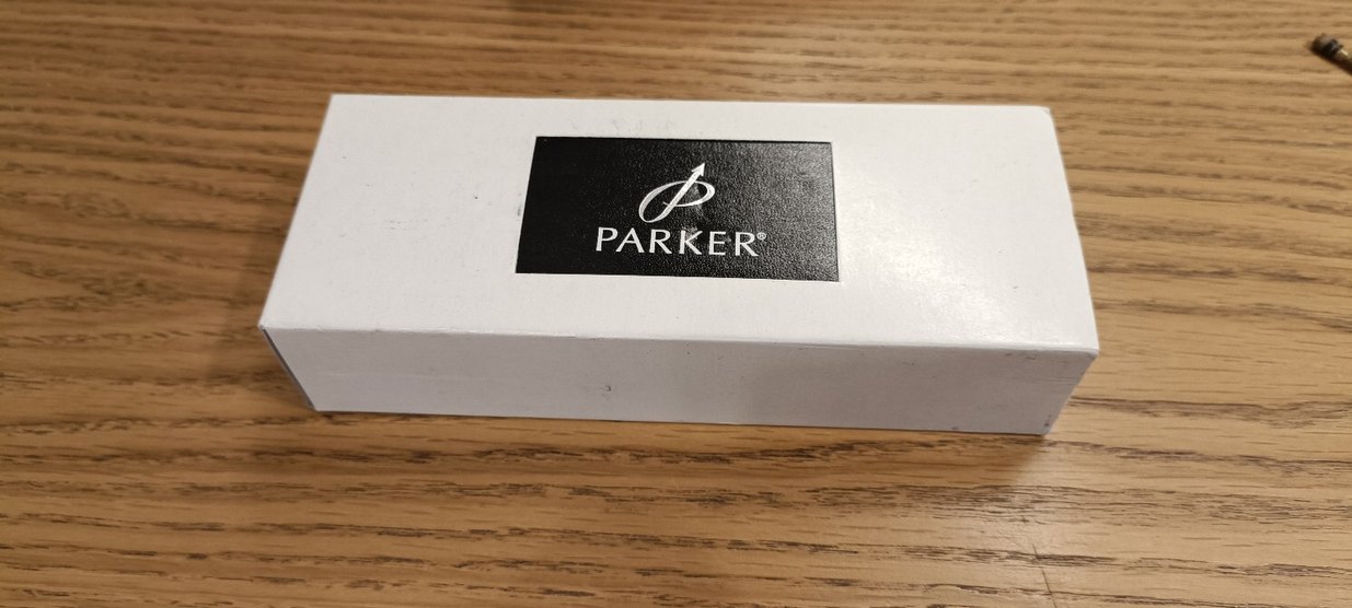 Parker Altın Detaylı Şık Tükenmez Kalem - Görsel 3