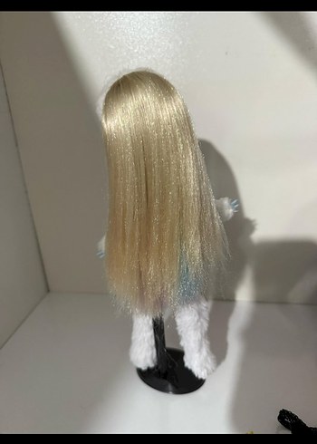 Monster High Monster High Beyaz Kürklü Koyu Tenli Bebek