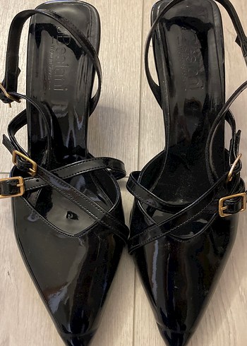 Diğer Tokalı Siyah Rugan Stiletto