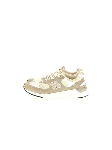 New Balance Spor Ayakkabı %70 İndirimli.