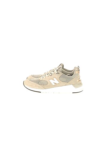 New Balance Spor Ayakkabı %70 İndirimli.