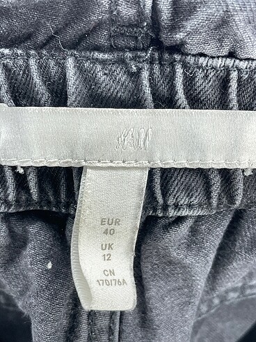 40 Beden siyah Renk H&M Mini Şort %70 İndirimli.