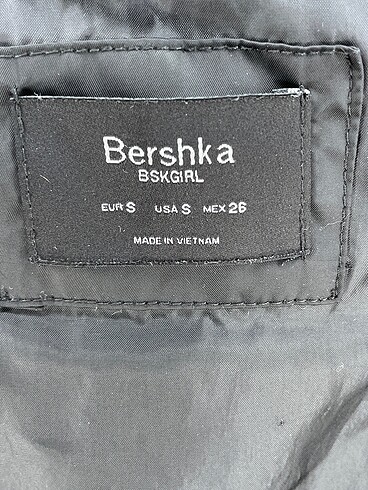 s Beden siyah Renk Bershka Bomber %70 İndirimli.
