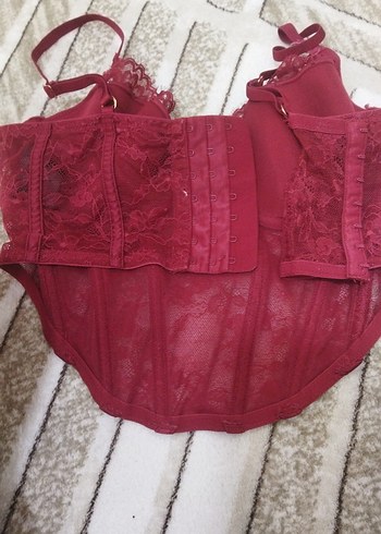 38 Beden Bordo Dantel Detaylı Straplez Büstiyer