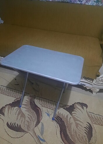 Katlanabilir cocuk masası uzunluk 60 kisa 40 santimetre 