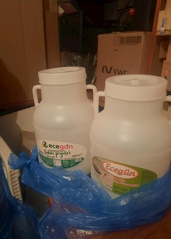 Eceğin Beyaz Süt Saklama Kabı