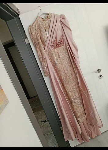 Kuyruklu tesettür abiye - Görsel 6