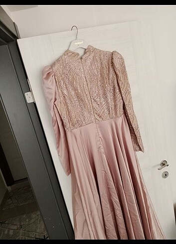 Kuyruklu tesettür abiye - Görsel 12