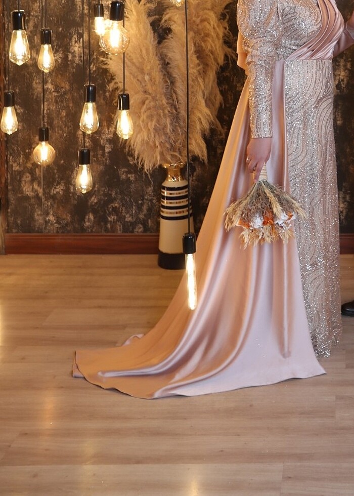 Kuyruklu tesettür abiye - Görsel 2