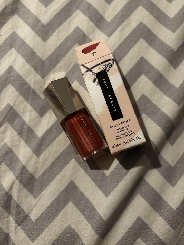 Fenty Beauty Gloss Bomb Parlatıcı 5.5ml - Görsel 2