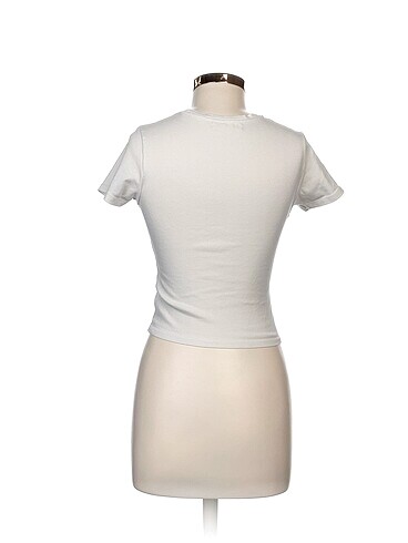 m Beden Pull and Bear T-shirt %70 İndirimli.