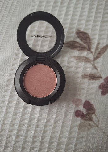 Mac Parlak Bej Allık