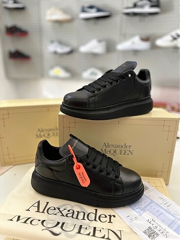 Alexander McQueen alecxander MaQueen