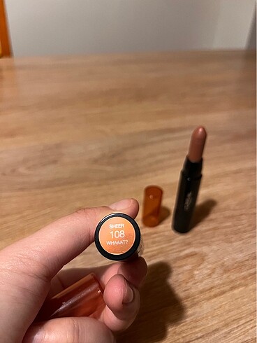  Beden Loreal ruj